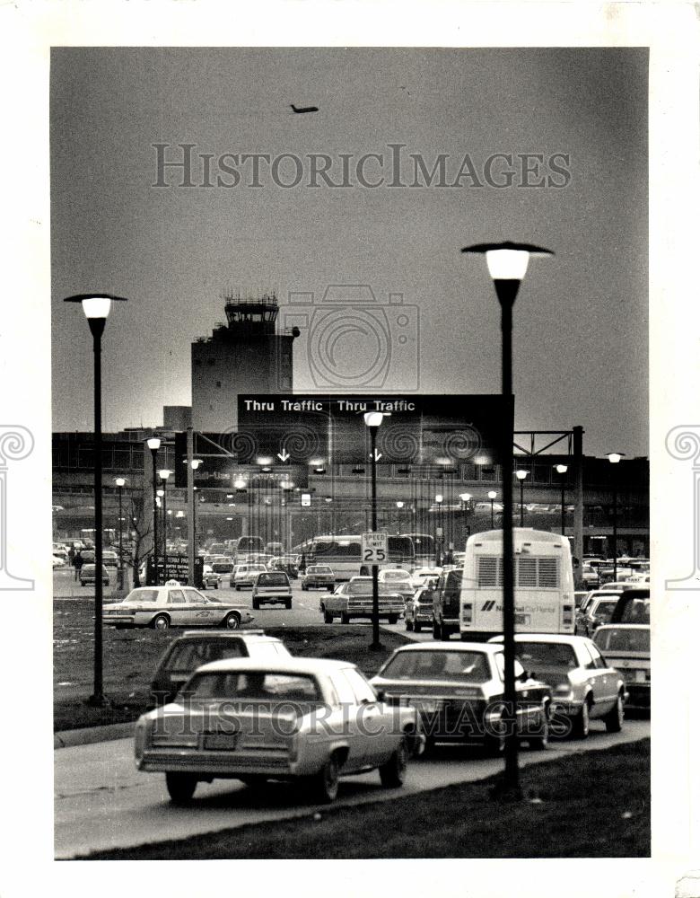 1987 Press Photo Airport Bonds Tax Wayne County Million - Historic Images