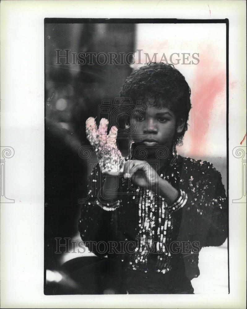 1984 Press Photo Henderson grand prize imitates Jackson - Historic Images