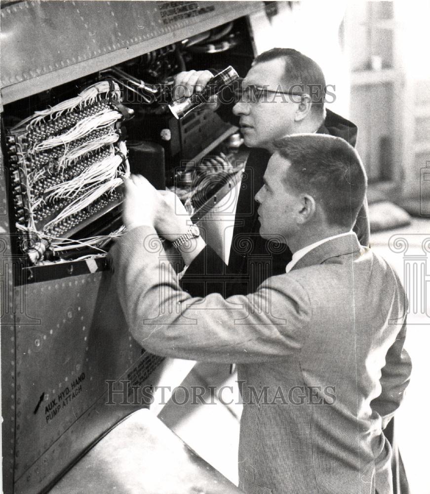 Press Photo HARPER,  Herb G.Nilles,Auto Pilot, - Historic Images