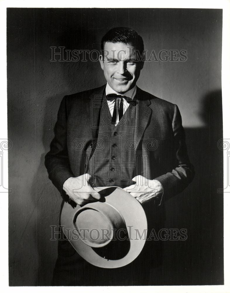 1960 Press Photo Scott Brady Shotgun Slade - Historic Images