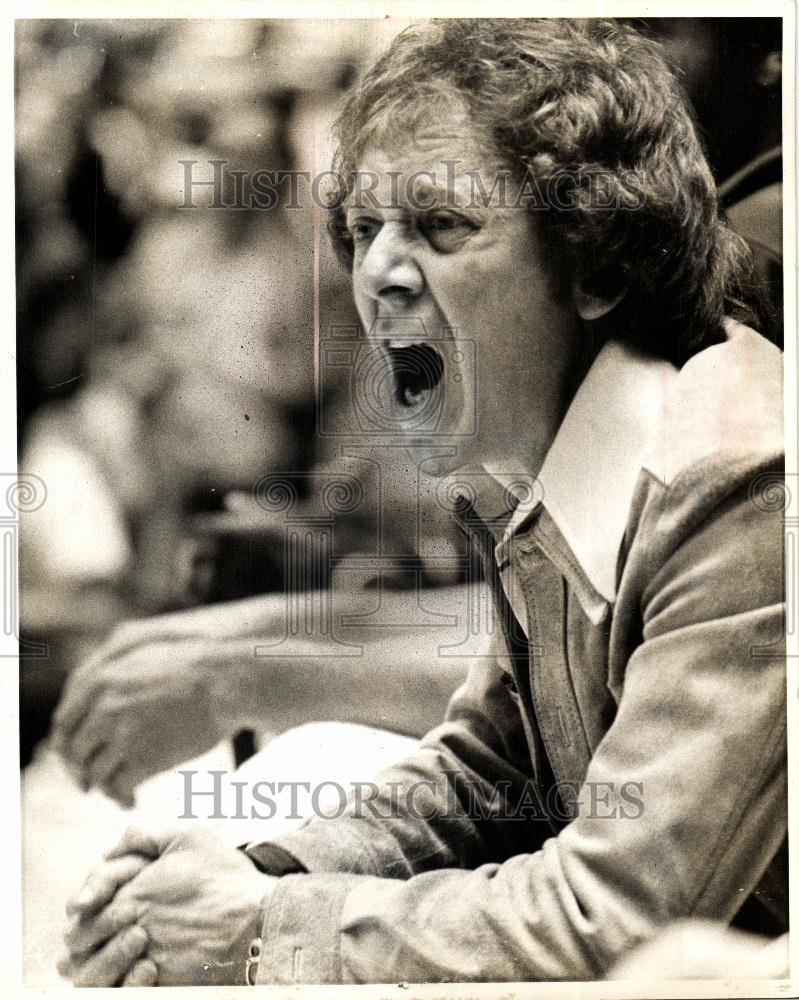 1976 Press Photo Herb Brown coach Detroit Pistons - Historic Images