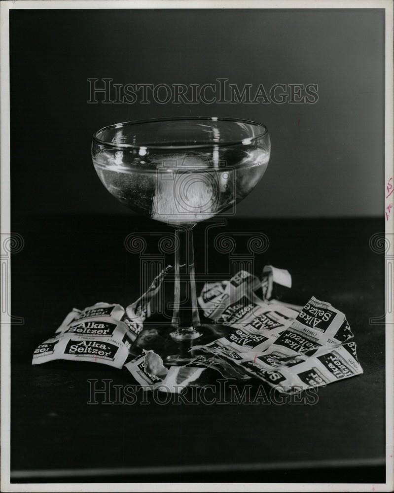 1976 Press Photo LIQUOR alcoholic beverage ethanol - Historic Images