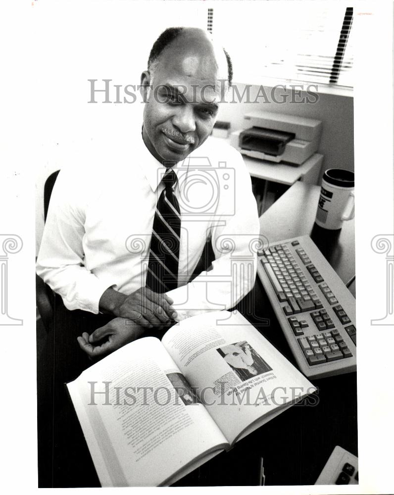 Press Photo Melvin Brown Membership Club - Historic Images