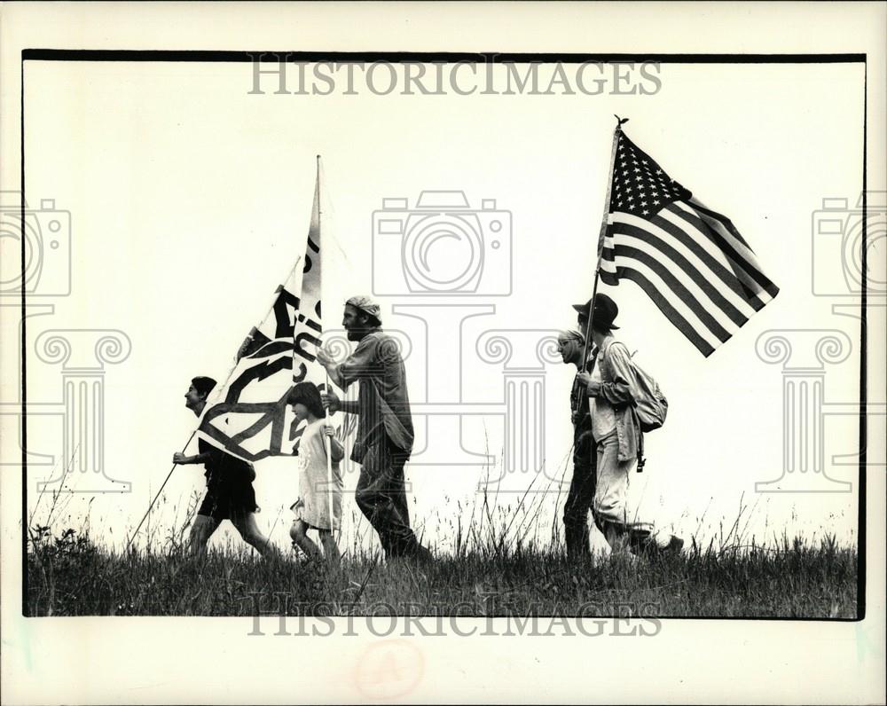 1987 Press Photo Marching along  Mackinac Trail in UP - Historic Images