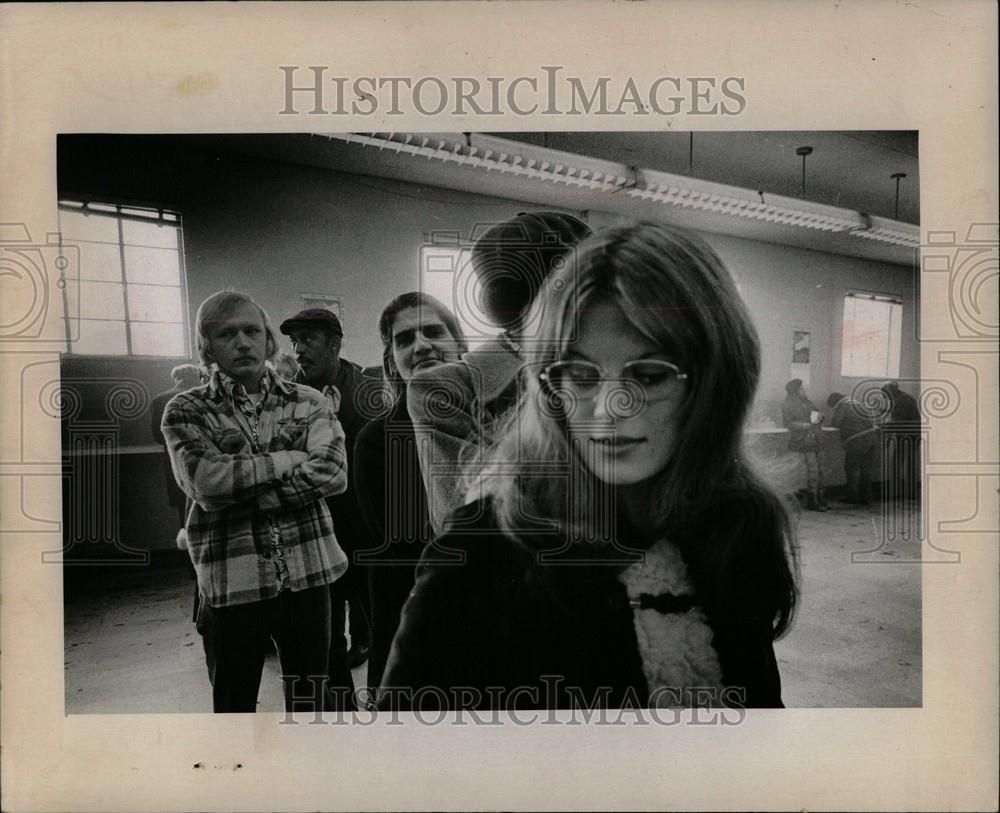 1974 Press Photo Marsha McCullough Ford Layoffs - Historic Images