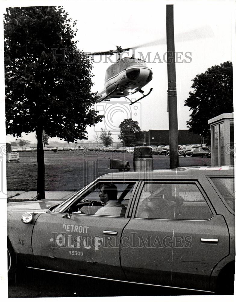 1977 Press Photo Medivac Helicopter landed Detroit - Historic Images