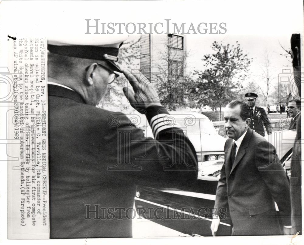 1969 Press Photo Pres Nixon Bethesda Hospital - Historic Images