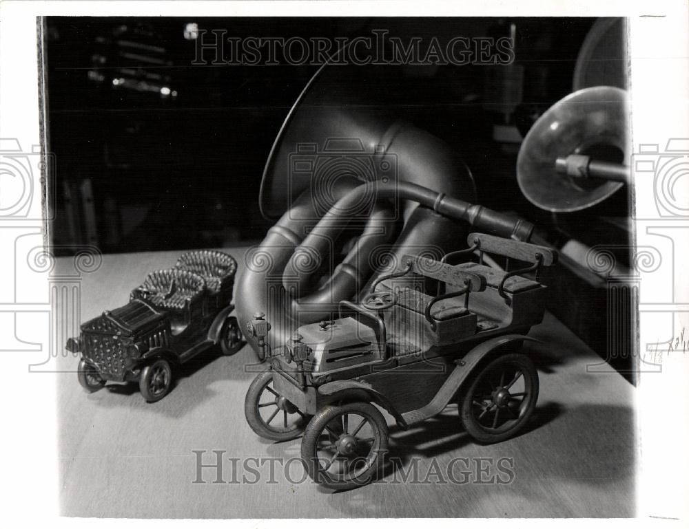 1960 Press Photo Richard Teague Automotive Designer - Historic Images