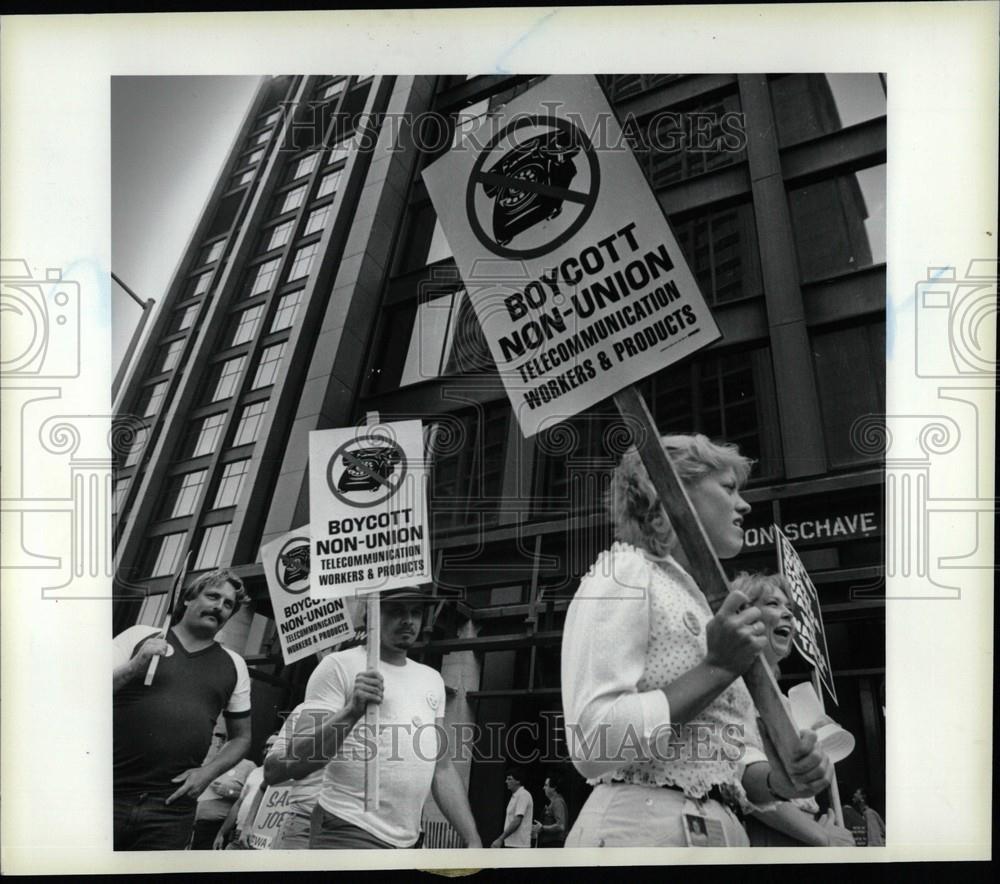 1985 Press Photo Communications Workers Bell Protest - Historic Images