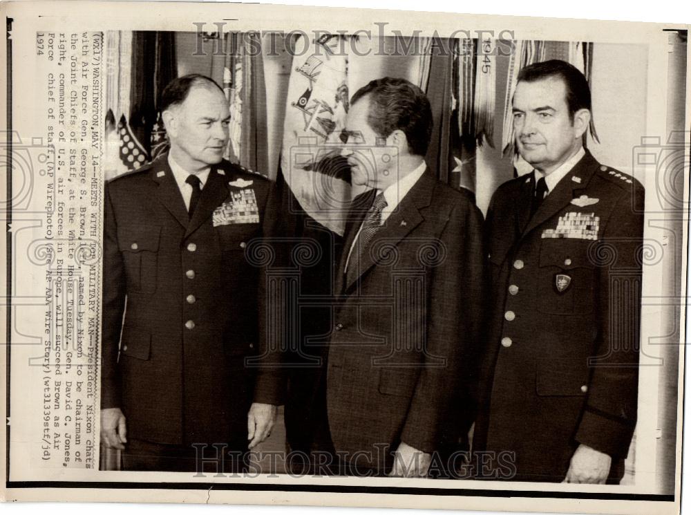 1974 Press Photo President Nixon Gen. George S. Brown - Historic Images