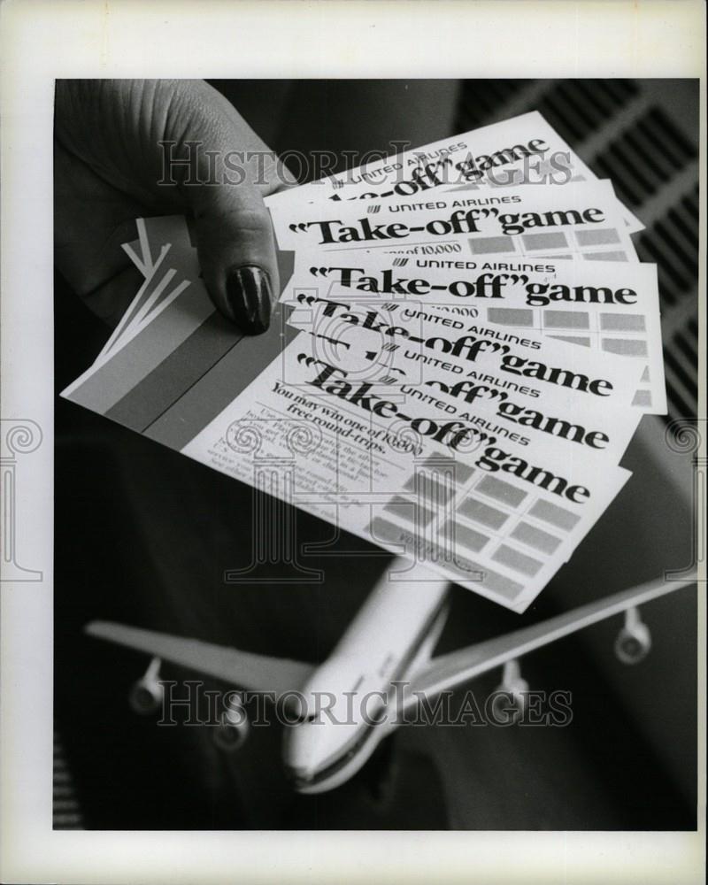 1980 Press Photo United Airlines Lottery Tickets - Historic Images