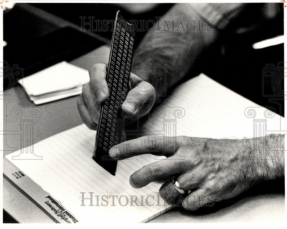 1983 Press Photo Daniel Braille Notes - Historic Images