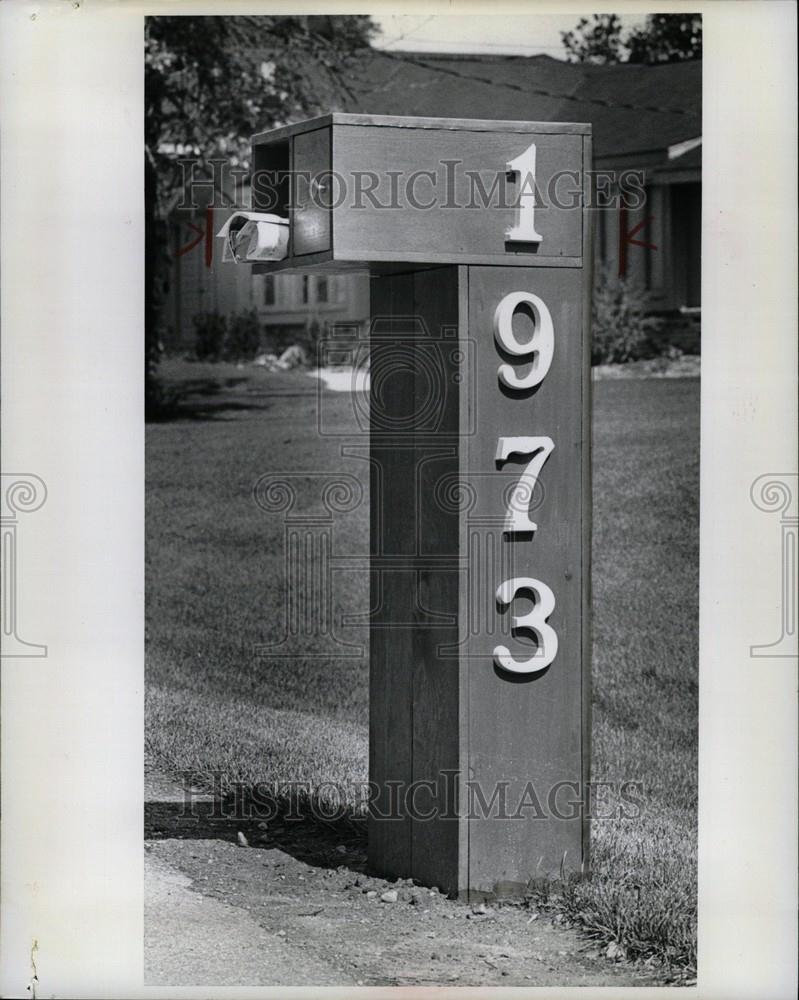 1977 Press Photo Mailbox Bloomfield Hills - Historic Images