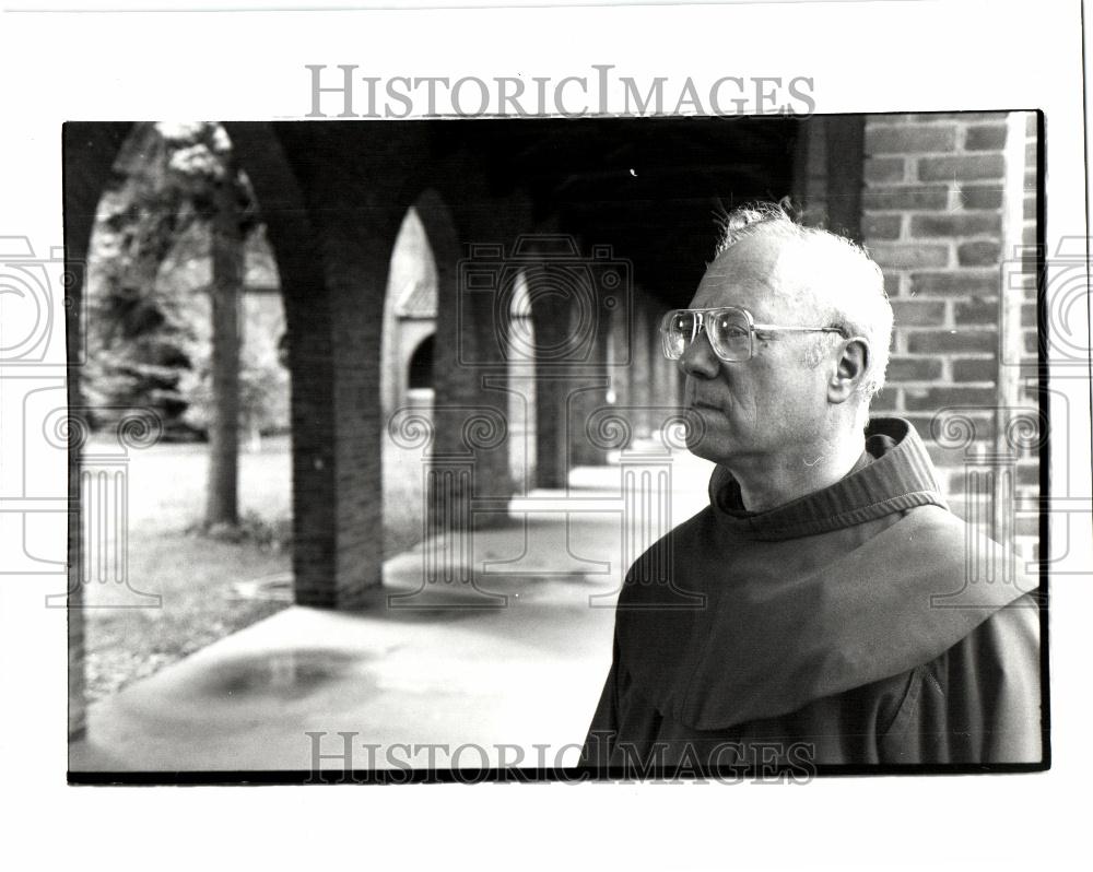 1992 Press Photo Rev. Maynard Tetreault - Historic Images