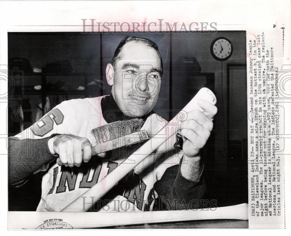 1961 Press Photo Johnny Temple Cleveland Indians brush - Historic Images