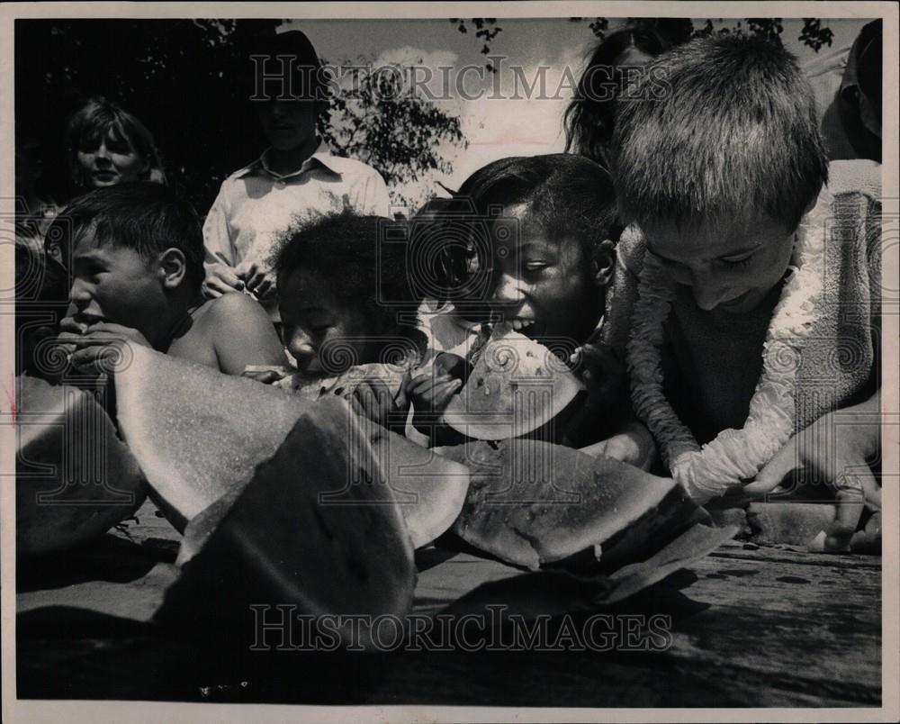 1970 Press Photo Michigan State Fair Watermelon Eating - Historic Images