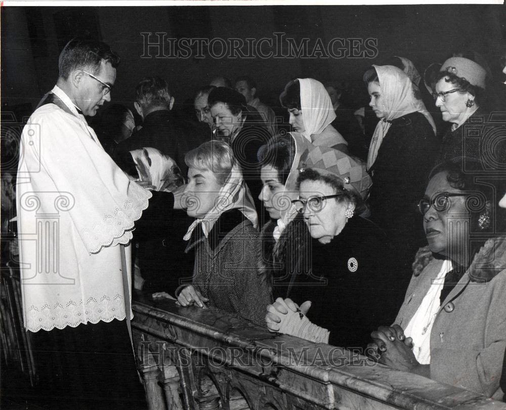 1964 Press Photo LENT faithful marks of penitence - Historic Images