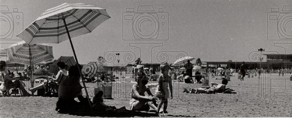 1995 Press Photo Metropolitan Beach - Historic Images