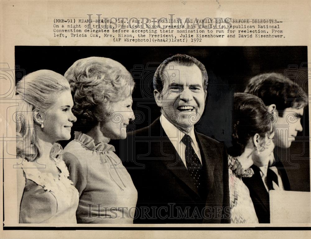 1972 Press Photo Richard Nixon family Tricia Cox Julie - Historic Images