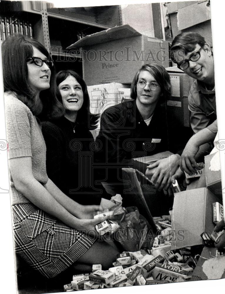 1969 Press Photo Soap donation for Vietnam - Historic Images