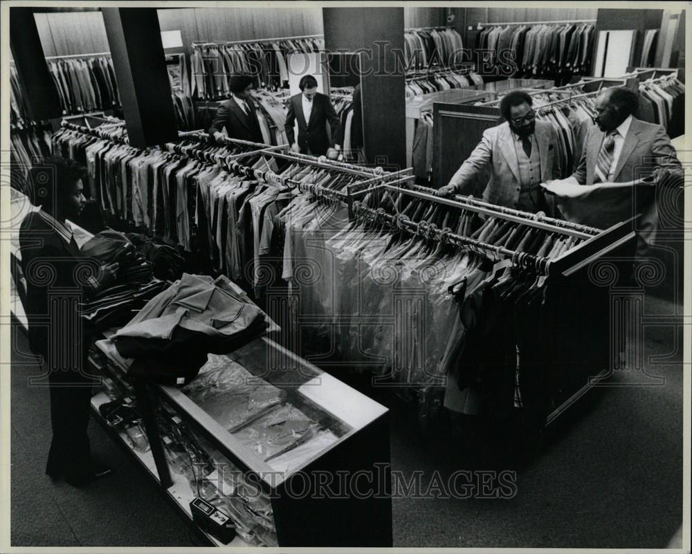 1981 Press Photo Louis the Hatter Detroit menswear - Historic Images