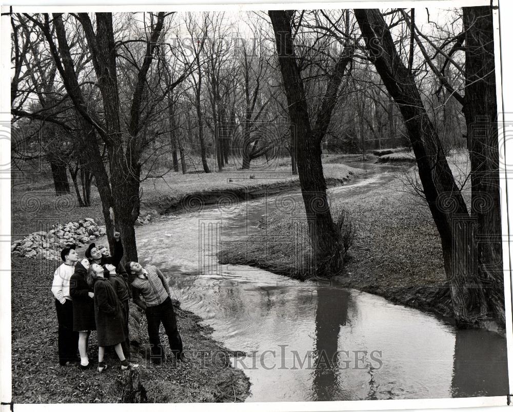 1946 Press Photo Rouge River child heart own family - Historic Images