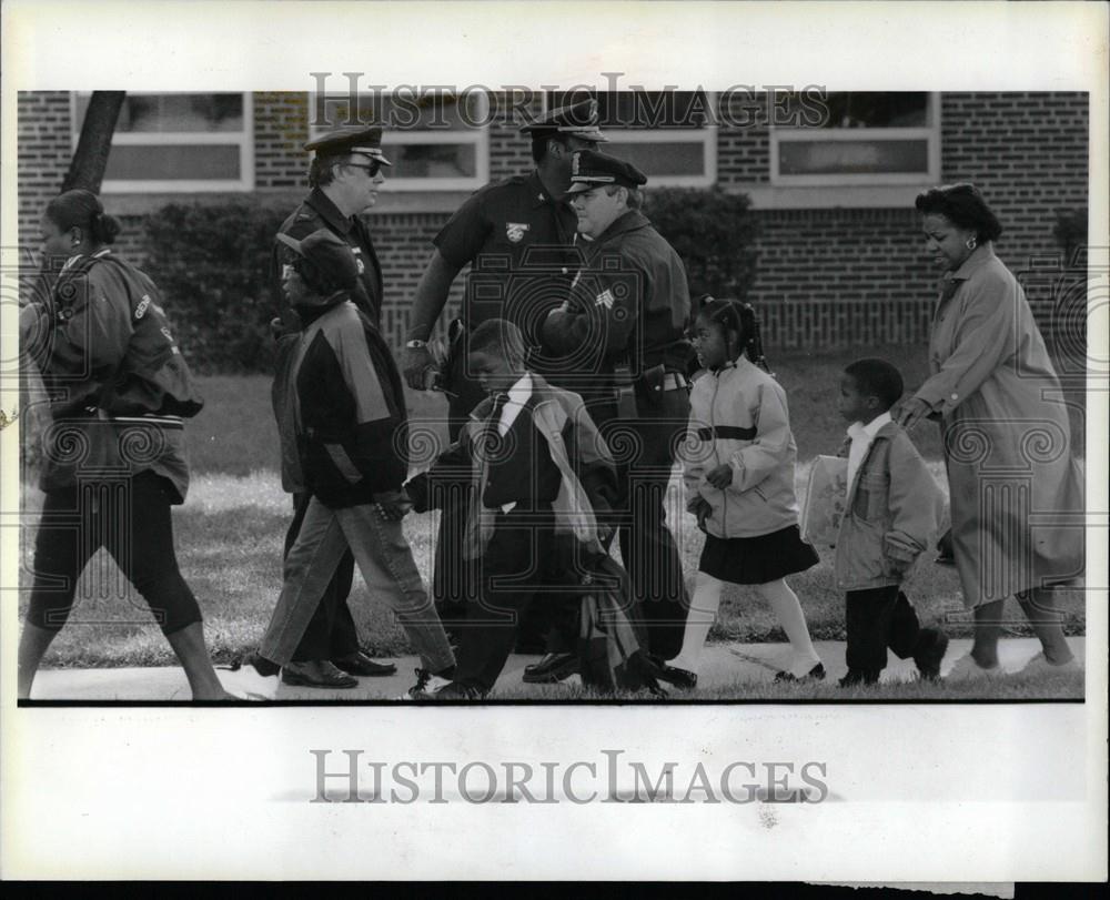 1992 Press Photo chool academy malcom x opens policeman - Historic Images