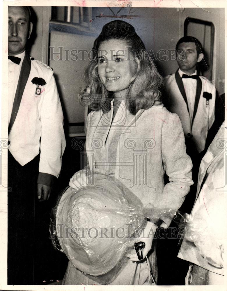 1969 Press Photo Patricia Nixon Euston Station - Historic Images