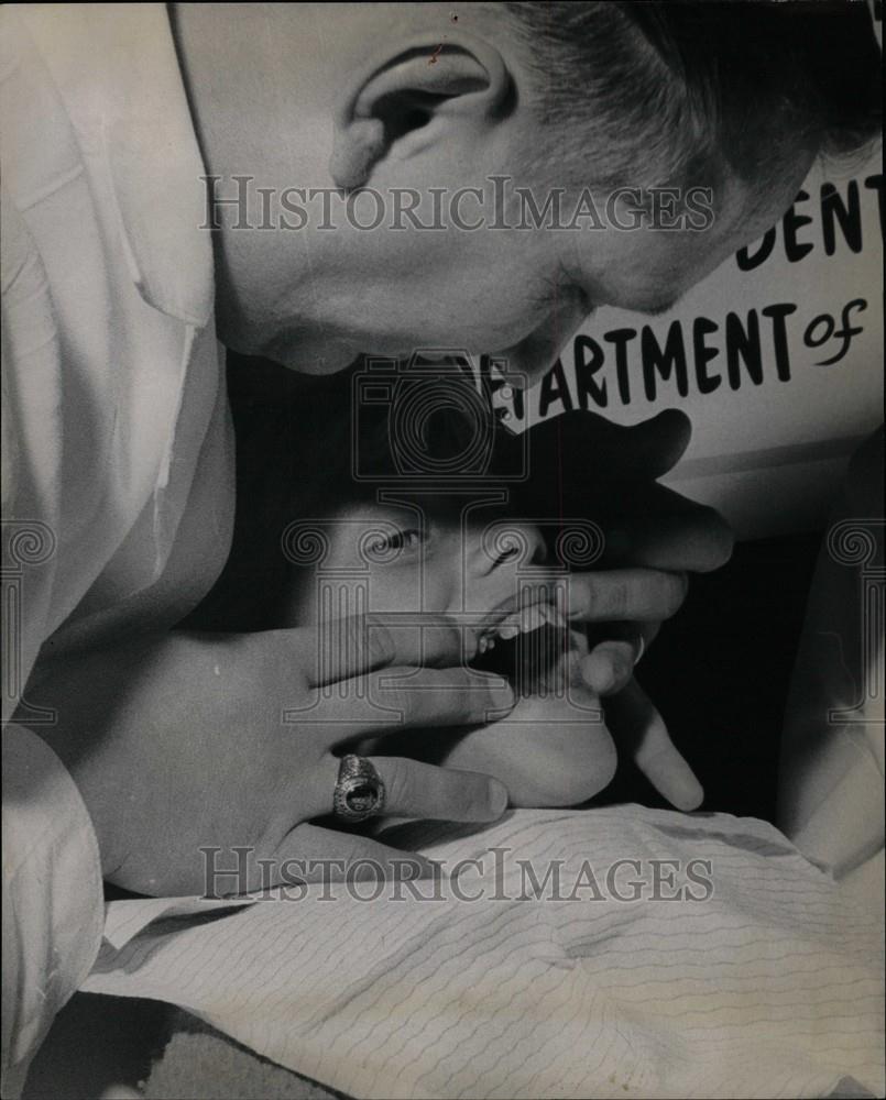 1963 Press Photo Diane Bercekley teeth featured - Historic Images