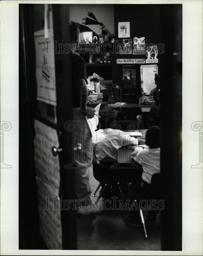 1995 Press Photo patrice menderson doorway school today - Historic Images