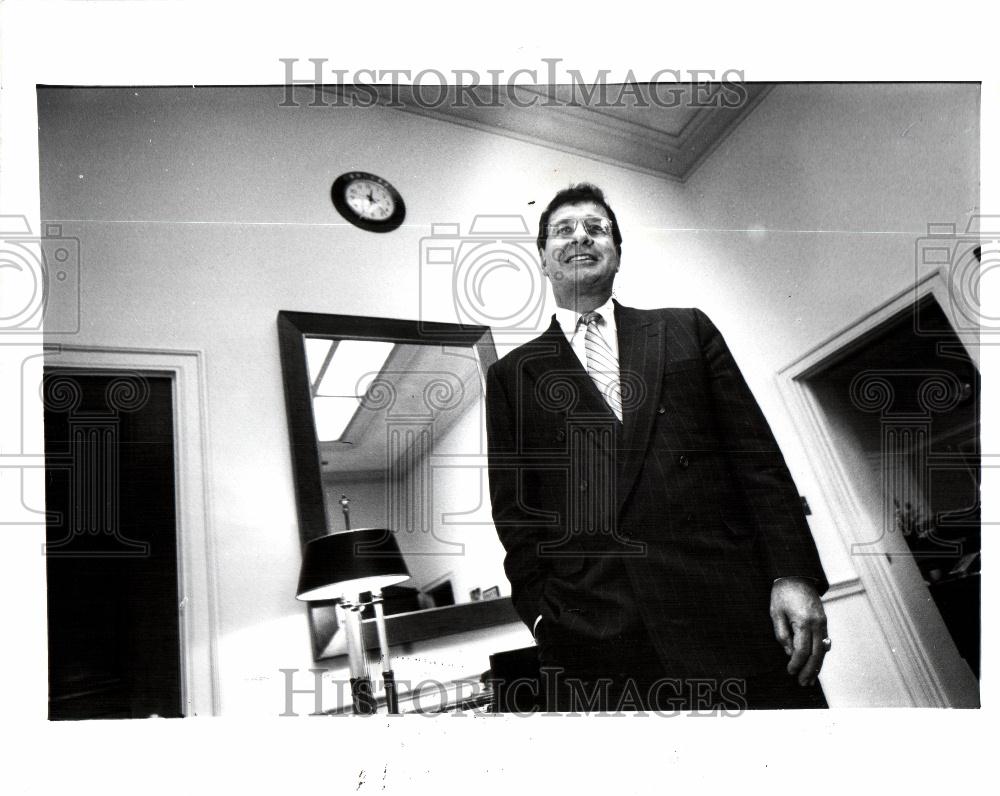 1992 Press Photo Bob Davis bad checks House bank - Historic Images