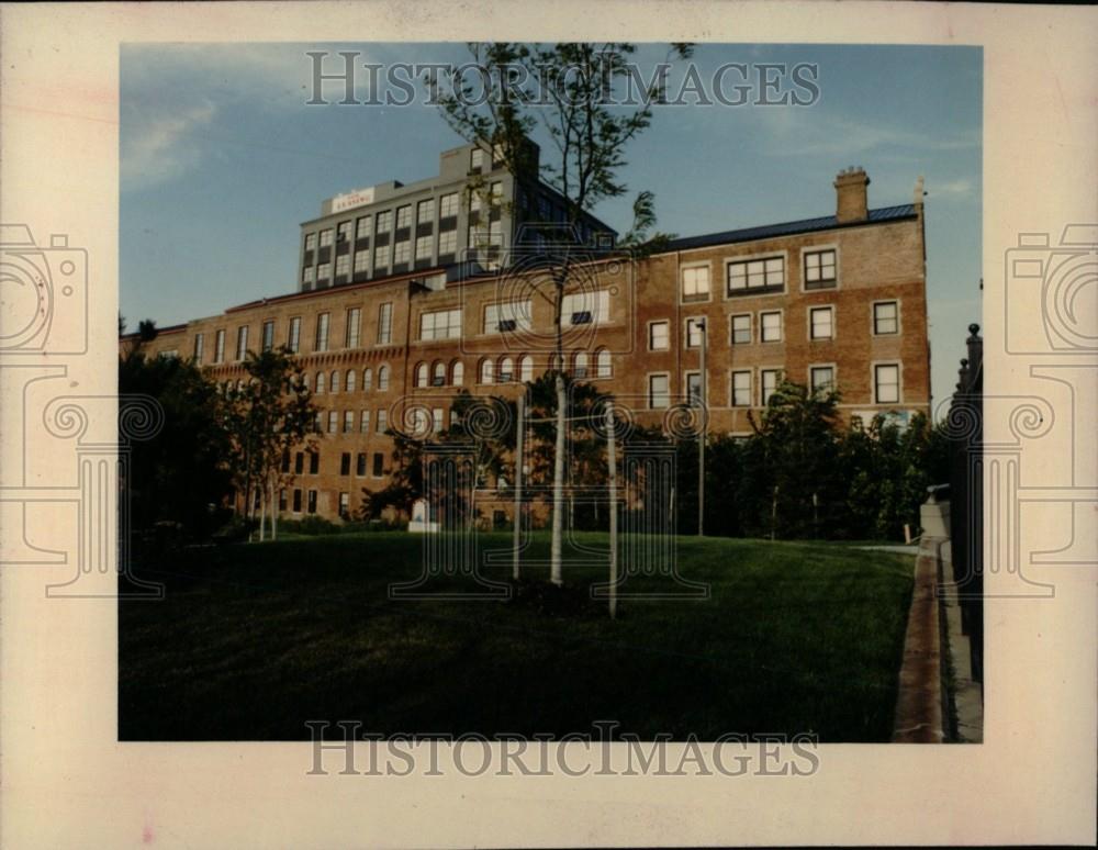 1990 Press Photo Stearns Building Detroit Rivertown - Historic Images