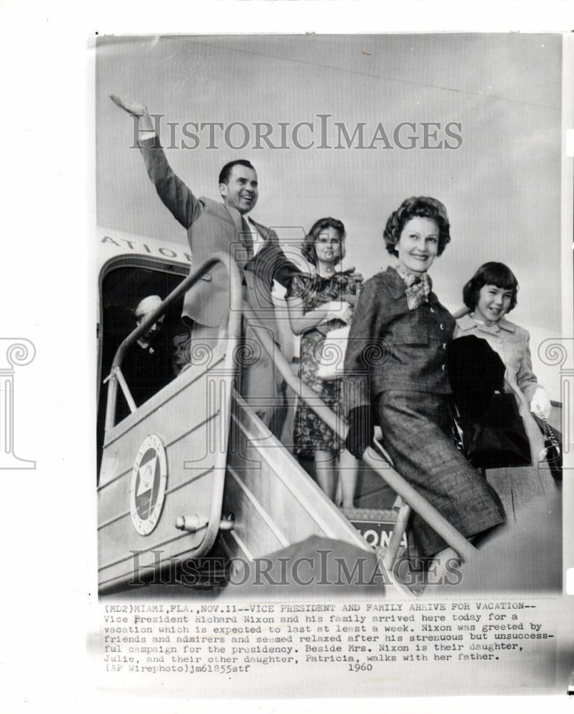 1960 Press Photo US VP Richard Nixon with family 1960 - Historic Images