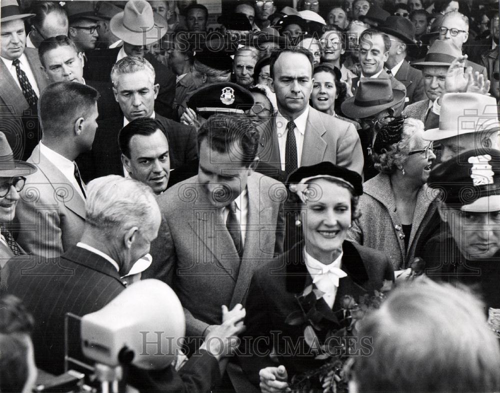 1956 Press Photo Vice President Mrs. Nixon  Downtown - Historic Images