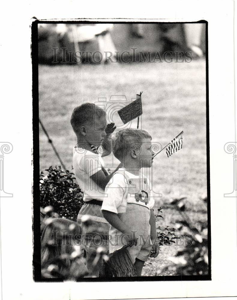 1988 Press Photo Christian Knudson Erik GPFARms - Historic Images