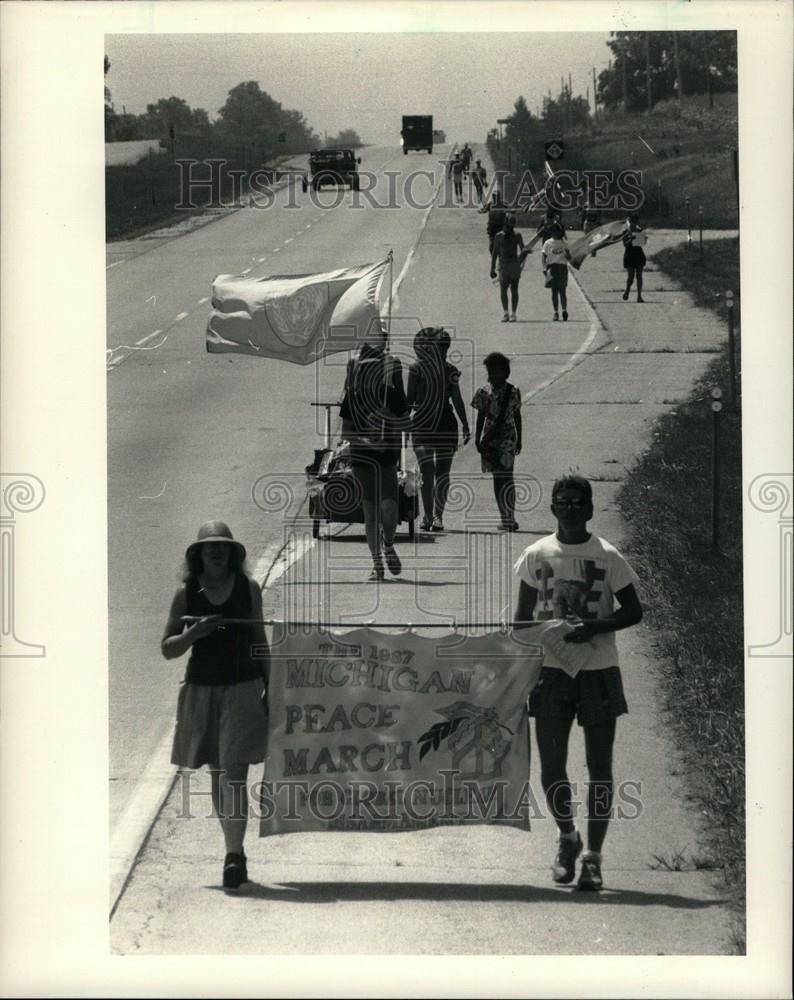 1987 Press Photo Michigan Peace March Rebecca Kanner - Historic Images