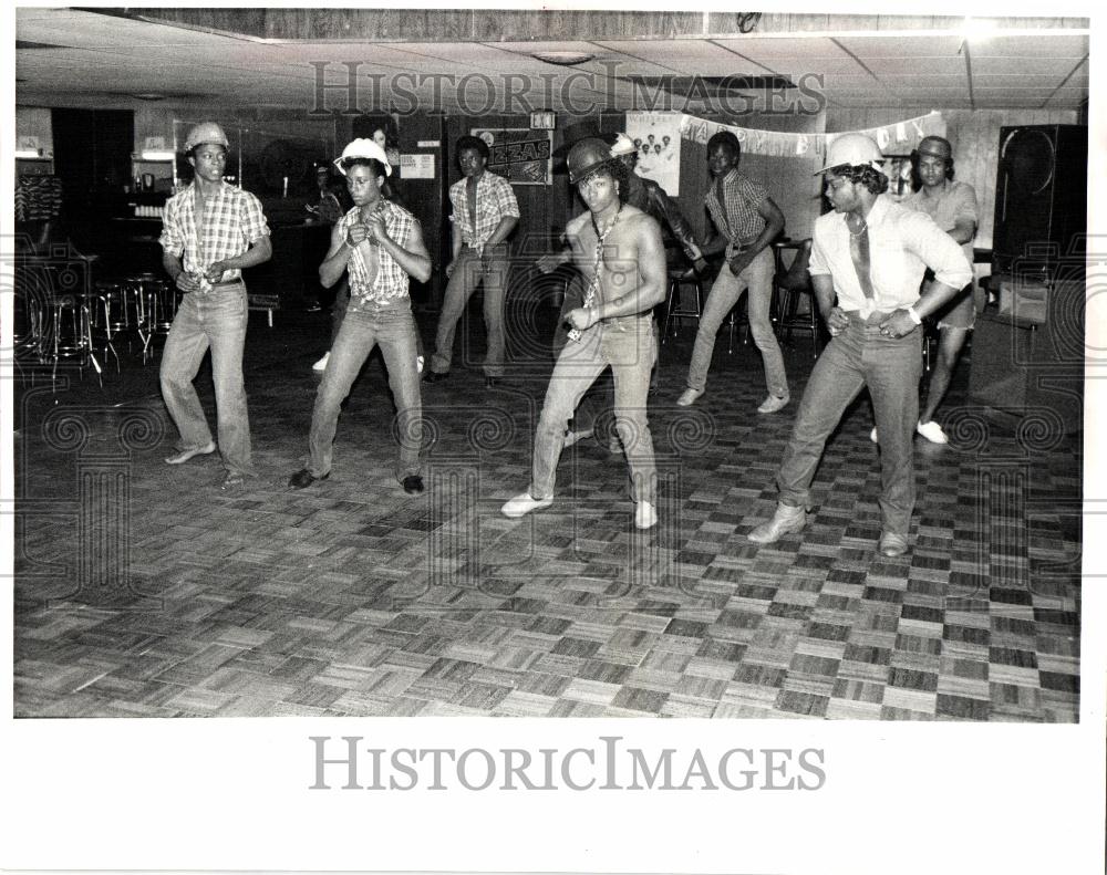 1983 Press Photo Mike Karr Foxy Frenchmen - Historic Images