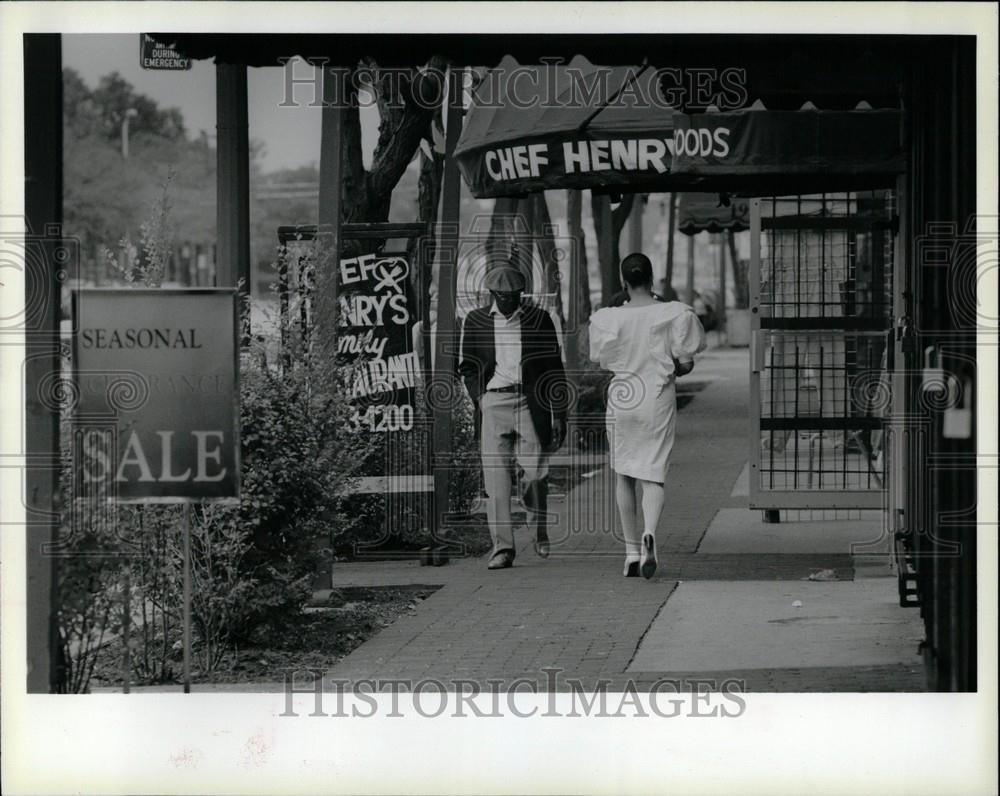 1992 Press Photo Avenue Fashion shoppers storefronts - Historic Images