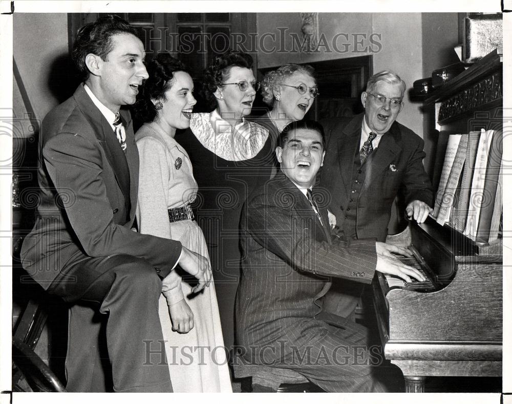 1949 Press Photo Merry Mates Clubs - Historic Images