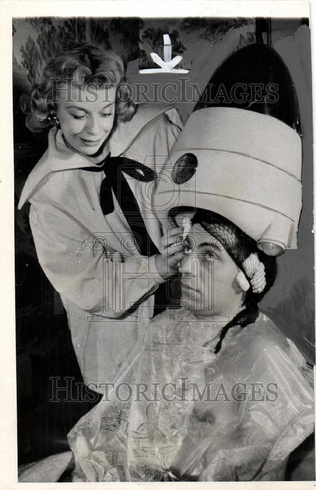 1949 Press Photo Men Beauty Shops - Historic Images