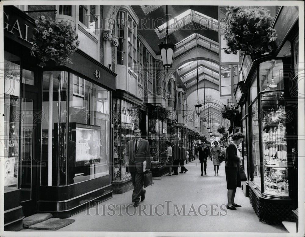 Press Photo Burlington Arcade Piccadilly London - Historic Images