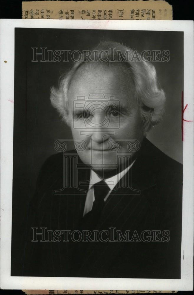 1983 Press Photo Consumer advocate Norman Dacey - Historic Images