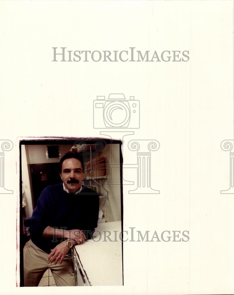 1991 Press Photo Matthew Brady Bartender - Historic Images