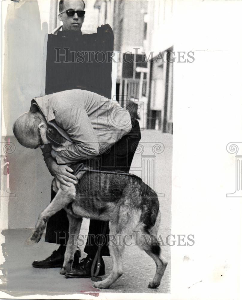 1970 Press Photo Leader Dog School love one another - Historic Images