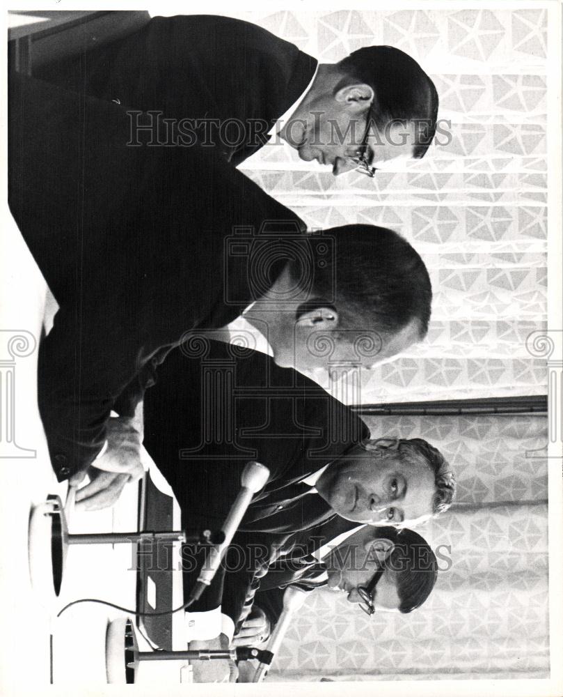 1969 Press Photo Lynn Townsend Chrysler President - Historic Images
