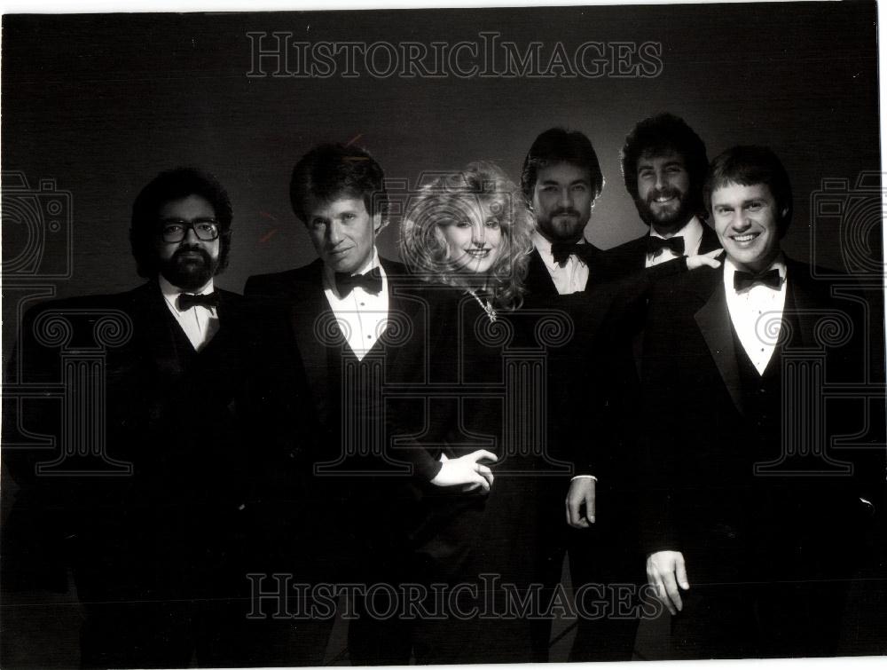 1984 Press Photo New Years Hyatt Regency bands 1985 - Historic Images