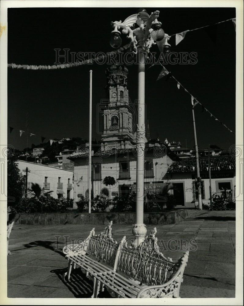 Press Photo Mexico Sleeping Zocalo - Historic Images