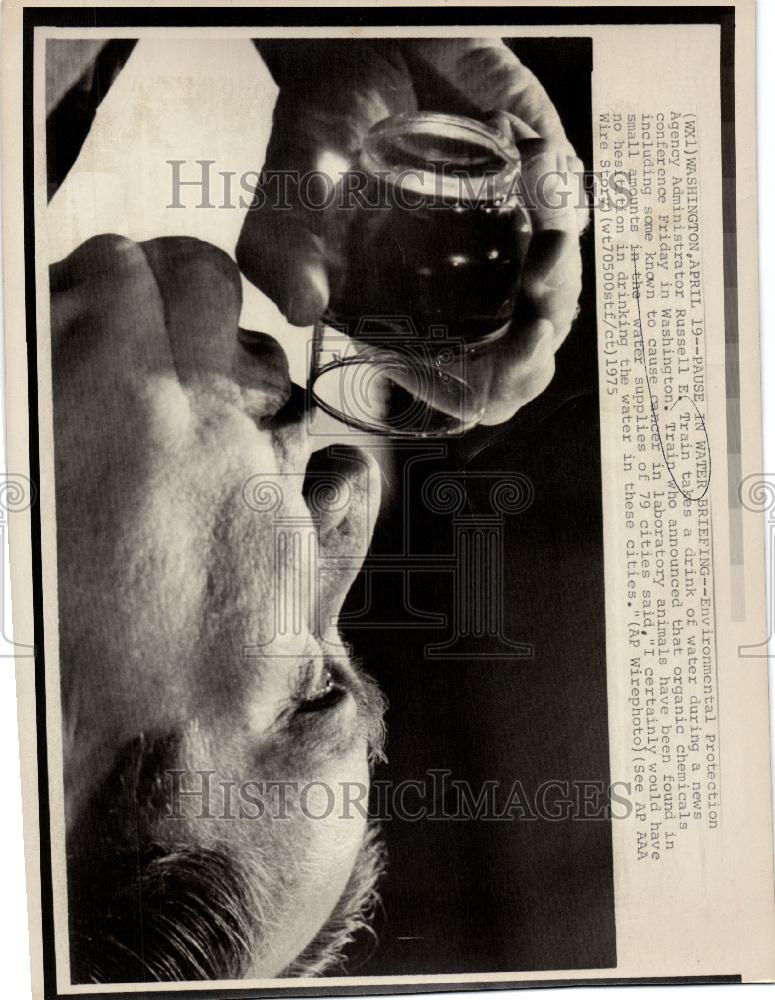 1975 Press Photo Russell E. Train EPA US water quality - Historic Images