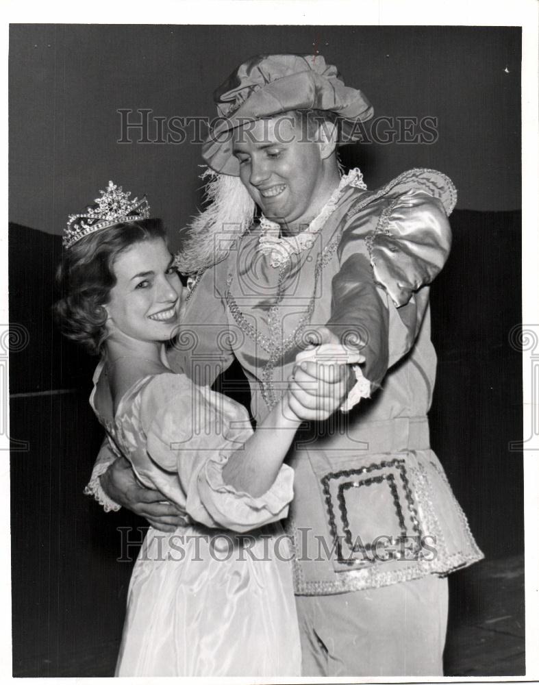 Press Photo Mercy College Cinderella Hammerstein - Historic Images