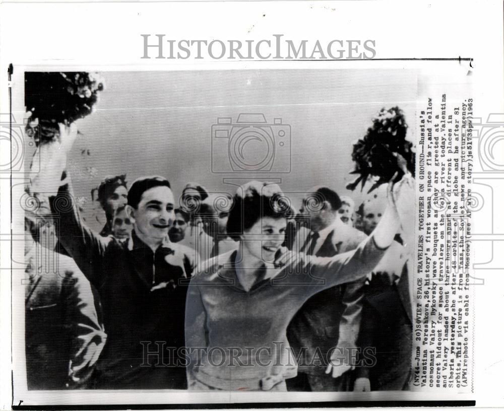1963 Press Photo valentina teshkova bykovsky greeted - Historic Images